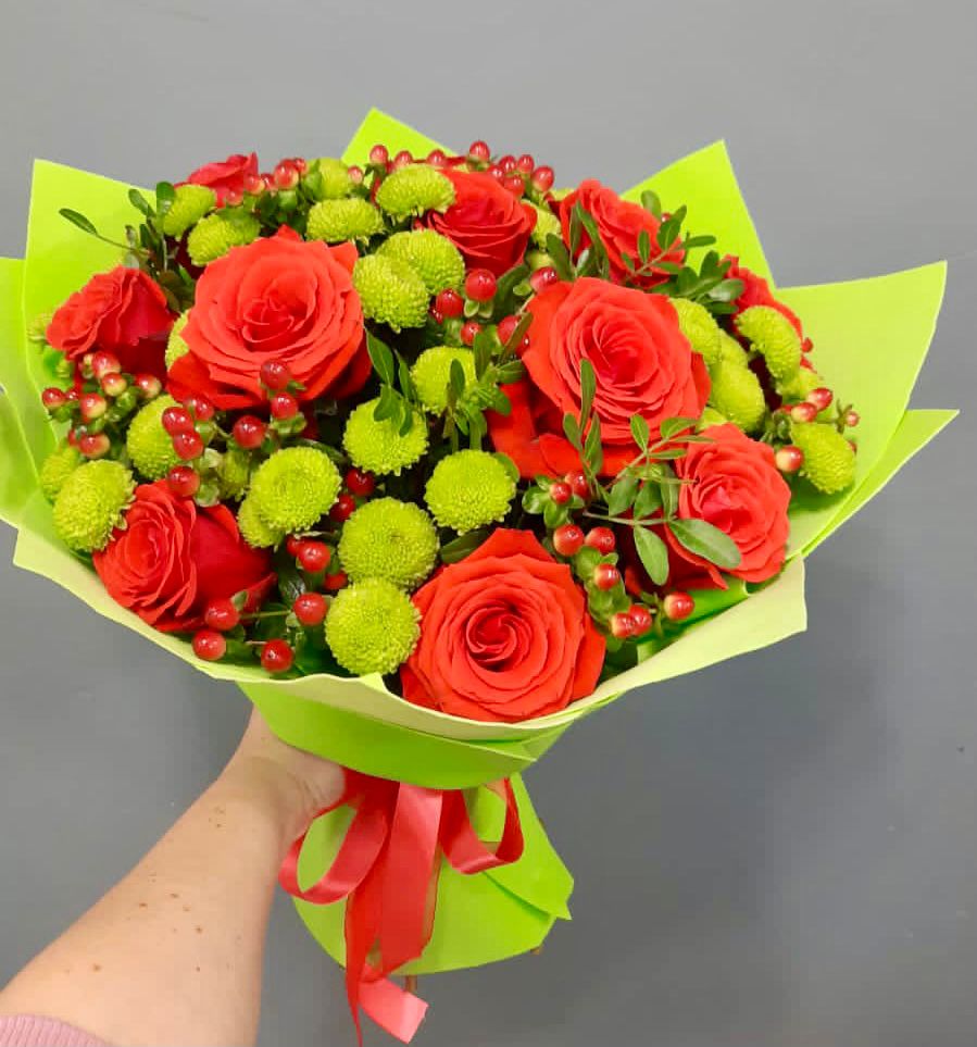 Букет цветов из: Хризантемы и Розы в Троицком Хабаровский край