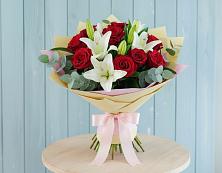 Букет цветов из:  Лилии и Розы в Троицком Хабаровский край