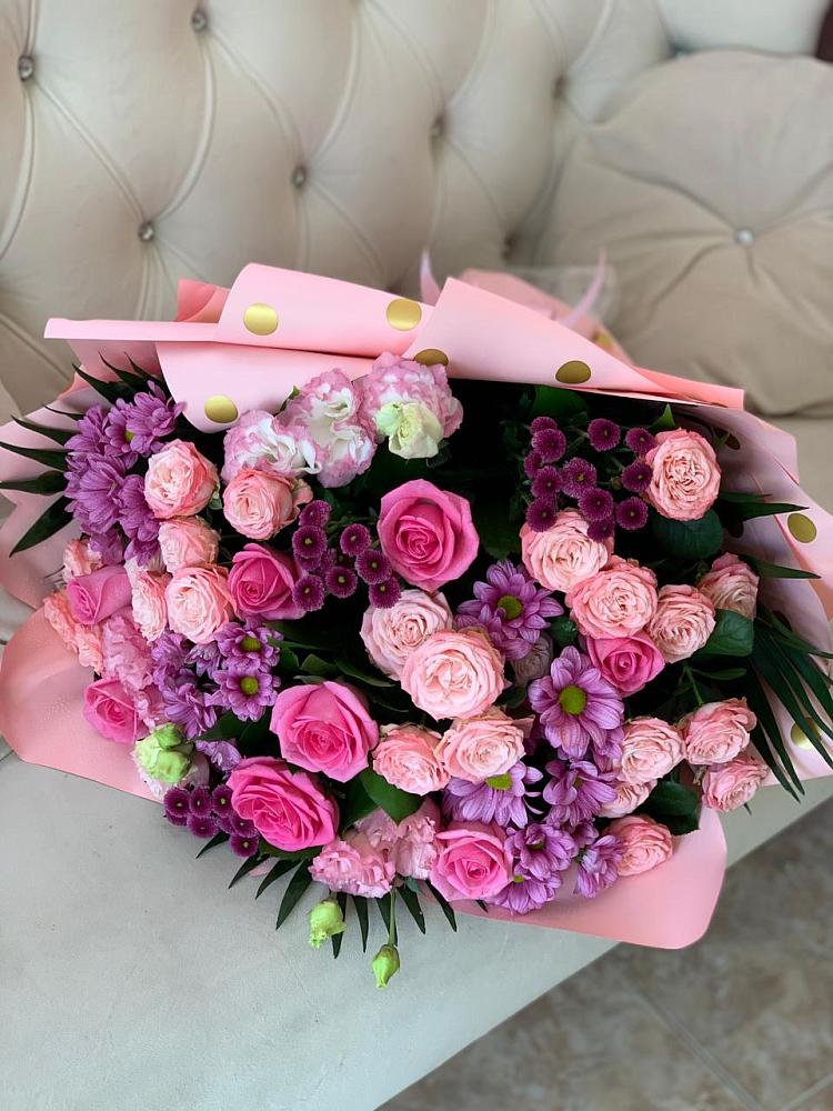 Букет цветов из: Хризантемы, Розы и Лизиантусы в Троицком Хабаровский край