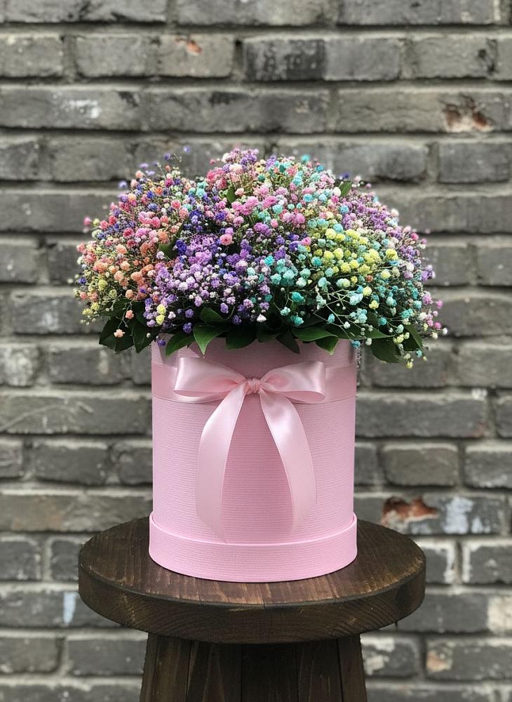 Цветочная композиция из Гипсофила и Розы в шляпной коробке в Троицком Хабаровский край