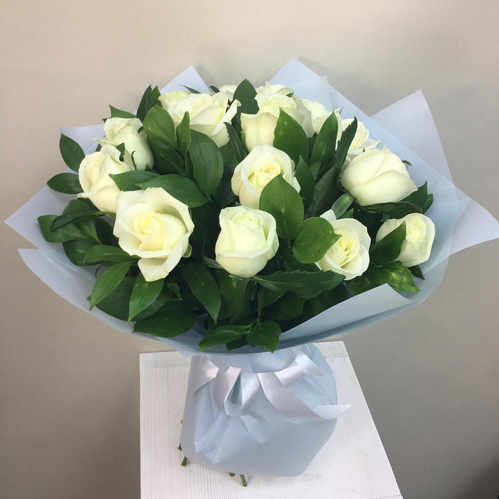 Букет 15 Белых роз Проуд в Троицком Хабаровский край