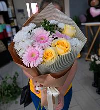 Букет цветов из:  Герберы, Розы и Хризантемы в Троицком Хабаровский край