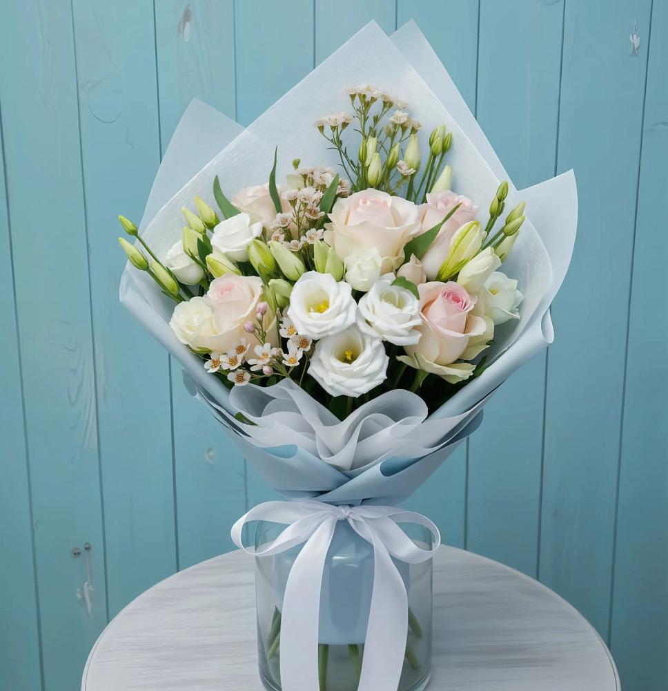 Букет цветов из: Розы и Лизиантусы в Троицком Хабаровский край