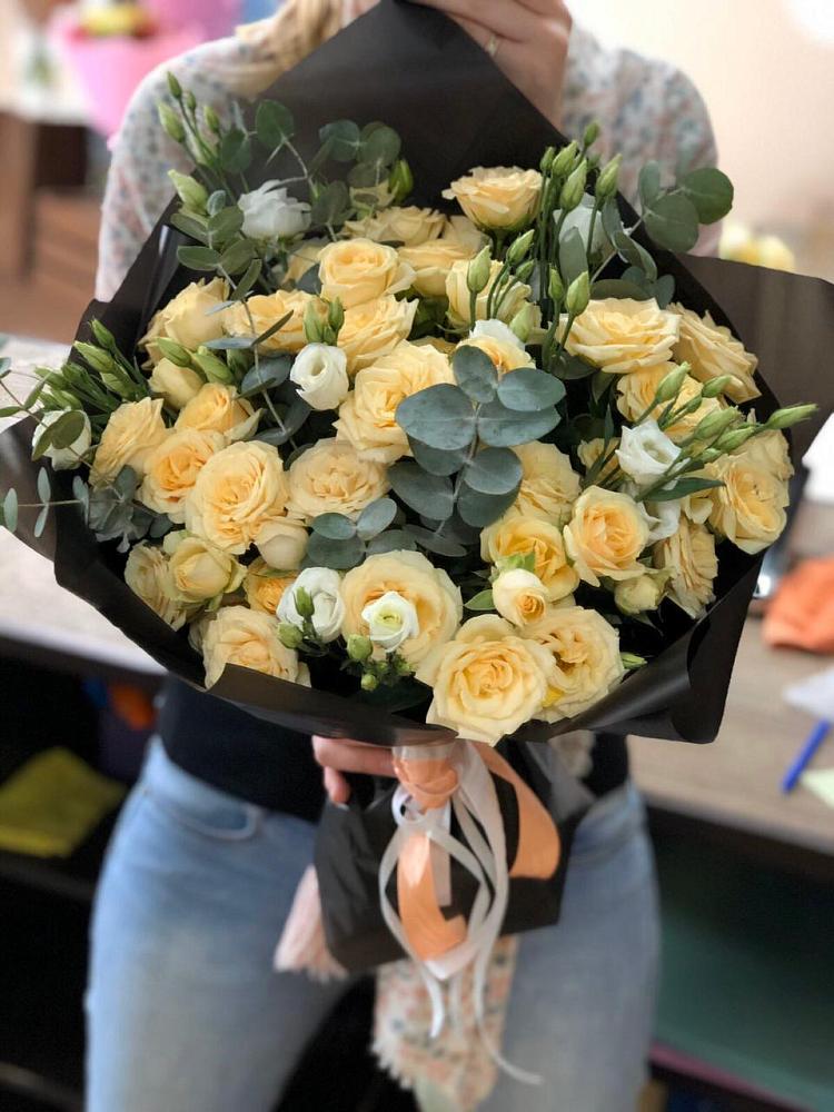 Букет цветов из: Розы и Лизиантусы в Троицком Хабаровский край