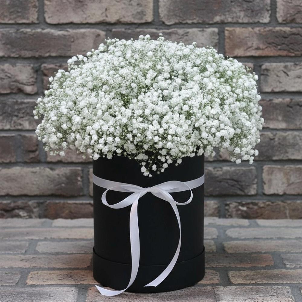 Цветочная композиция из Гипсофила в шляпной коробке в Троицком Хабаровский край