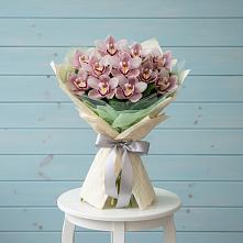 Букет цветов из:  Орхидеи и Розы в Троицком Хабаровский край