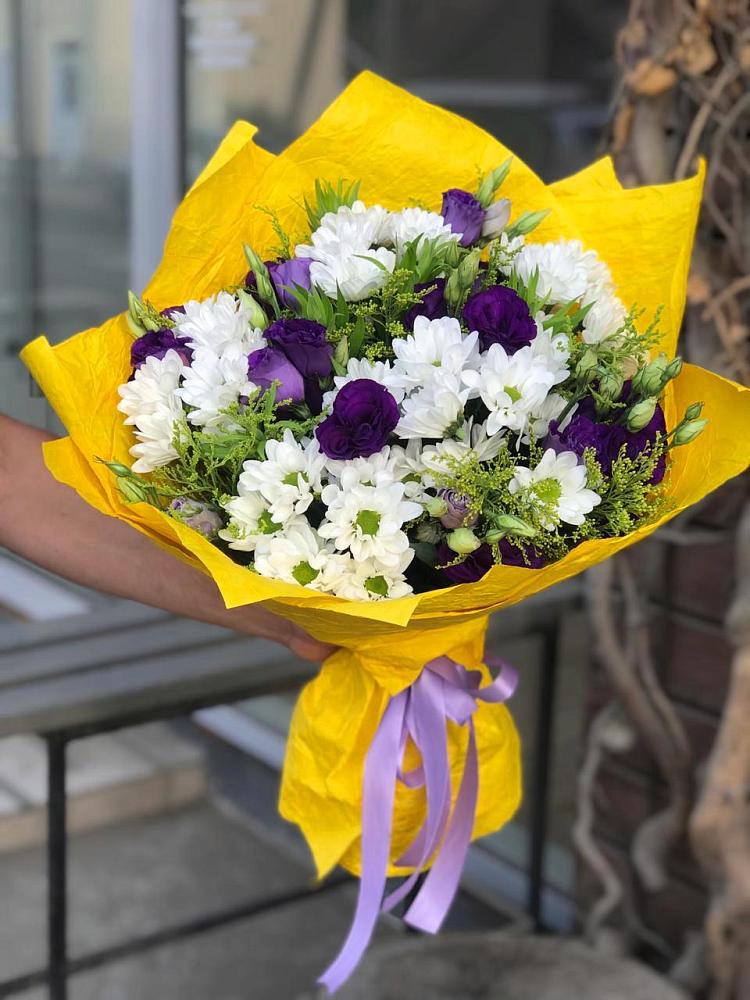 Букет цветов из: Ирисы, Хризантемы и Ромашки в Троицком Хабаровский край