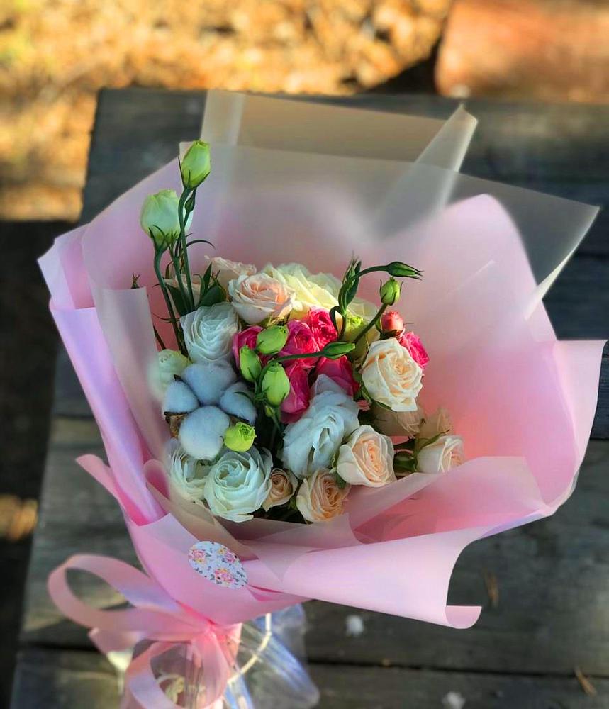 Букет цветов из: Розы и Лизиантусы в Троицком Хабаровский край