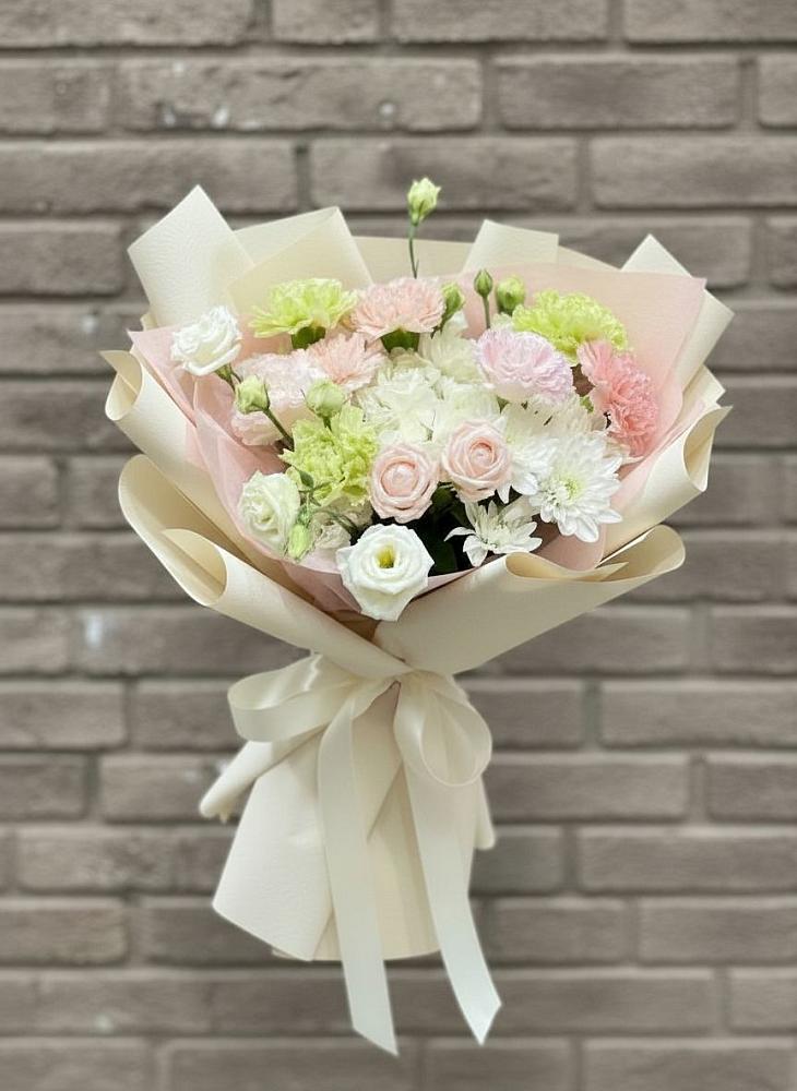 Букет цветов из: Гвоздики, Розы, Лизиантусы и Хризантемы в Троицком Хабаровский край