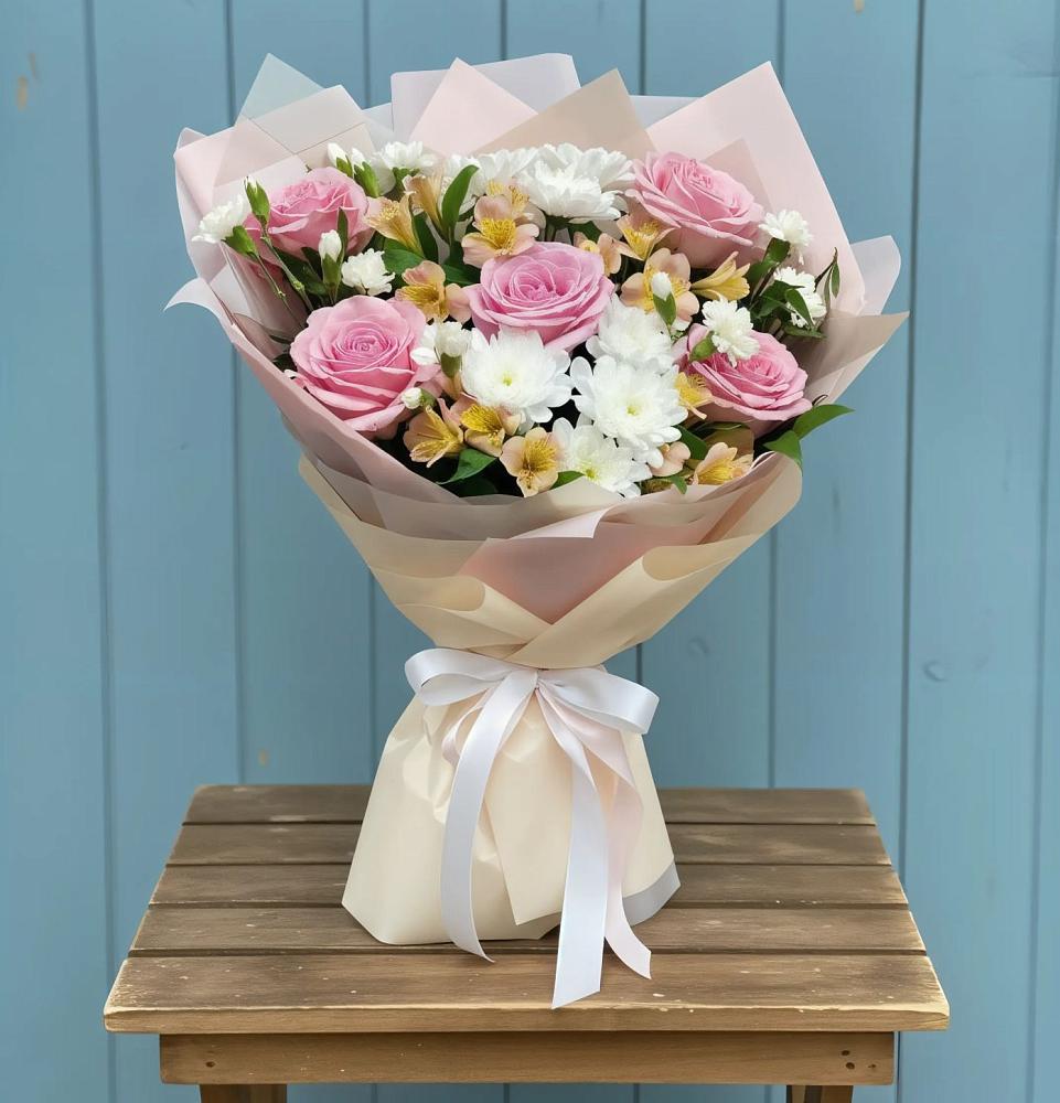 Букет цветов из: Гвоздики, Орхидеи и Розы в Троицком Хабаровский край