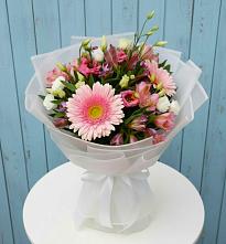 Букет цветов из:  Герберы, Альстромерии и Лизиантусы в Троицком Хабаровский край