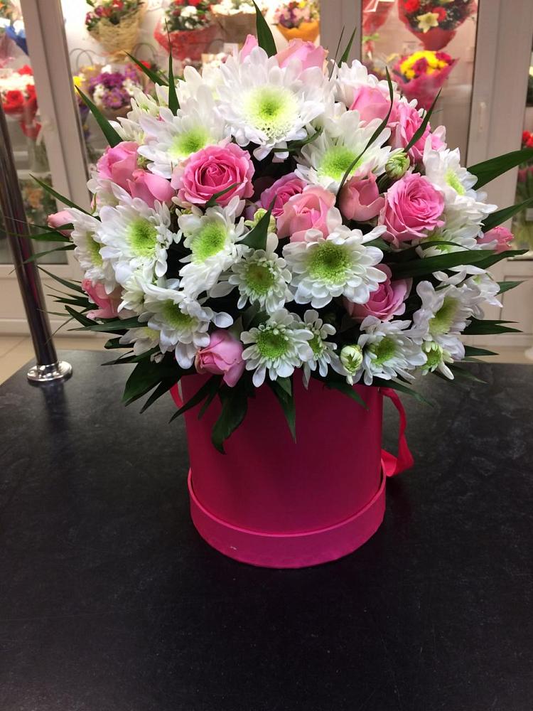 Цветочная композиция из Розы и Хризантемы в шляпной коробке в Троицком Хабаровский край