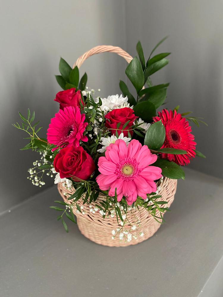 Цветочная композиция из Розы, Хризантемы и Герберы в корзине в Троицком Хабаровский край