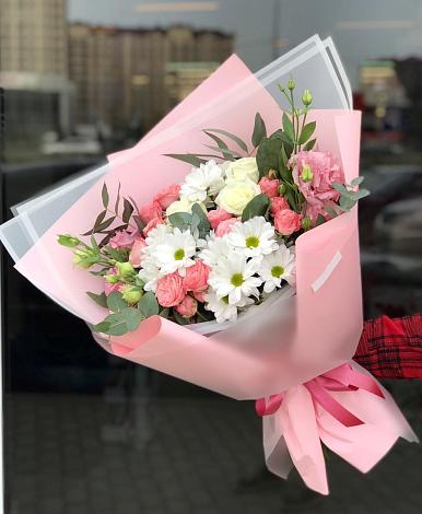 Букет цветов из: Розы, Лизиантусы и Хризантемы в Троицком Хабаровский край