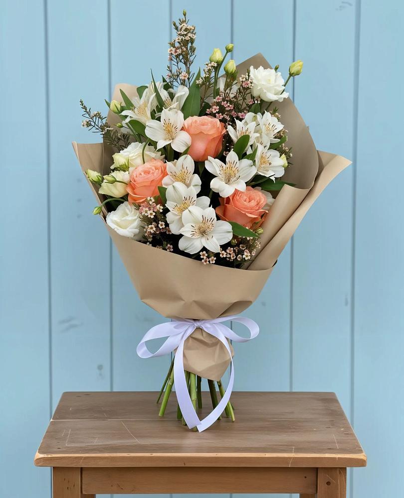 Букет цветов из: Альстромерии, Лизиантусы, Розы и Хризантемы в Троицком Хабаровский край