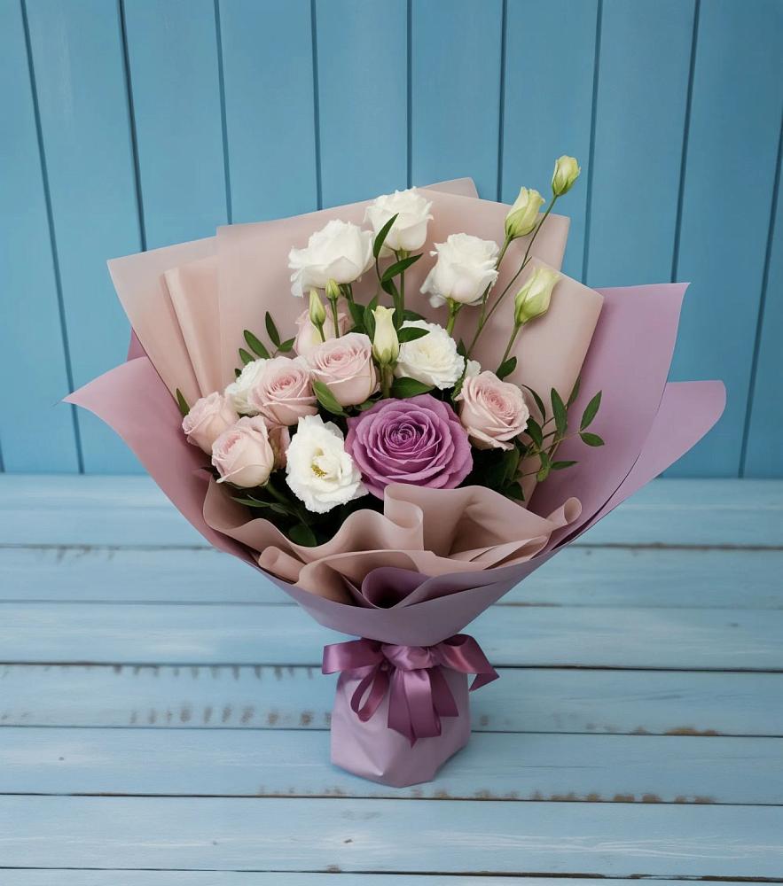 Букет цветов из: Розы и Лизиантусы в Троицком Хабаровский край