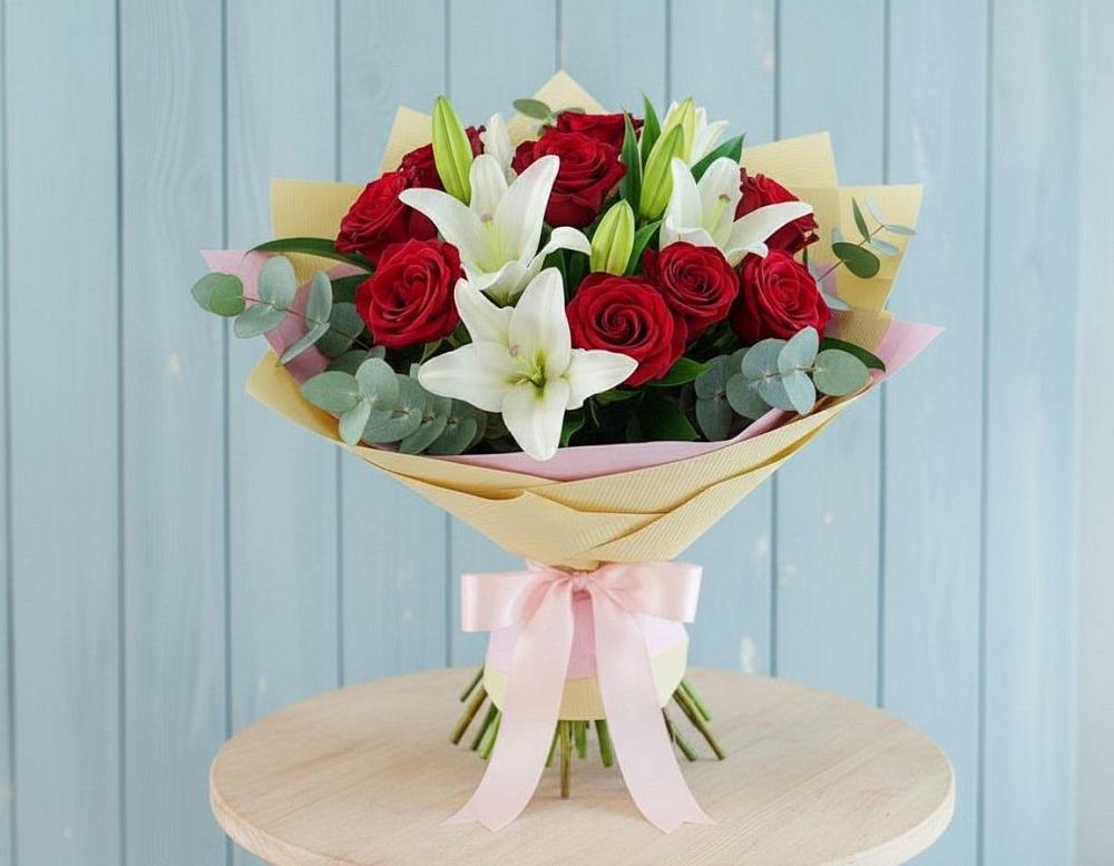 Букет цветов из: Лилии и Розы в Троицком Хабаровский край